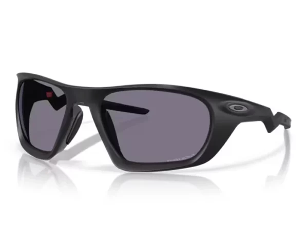 Estheroptica Akiniai Oakley akiniai 9431 943102 uomo